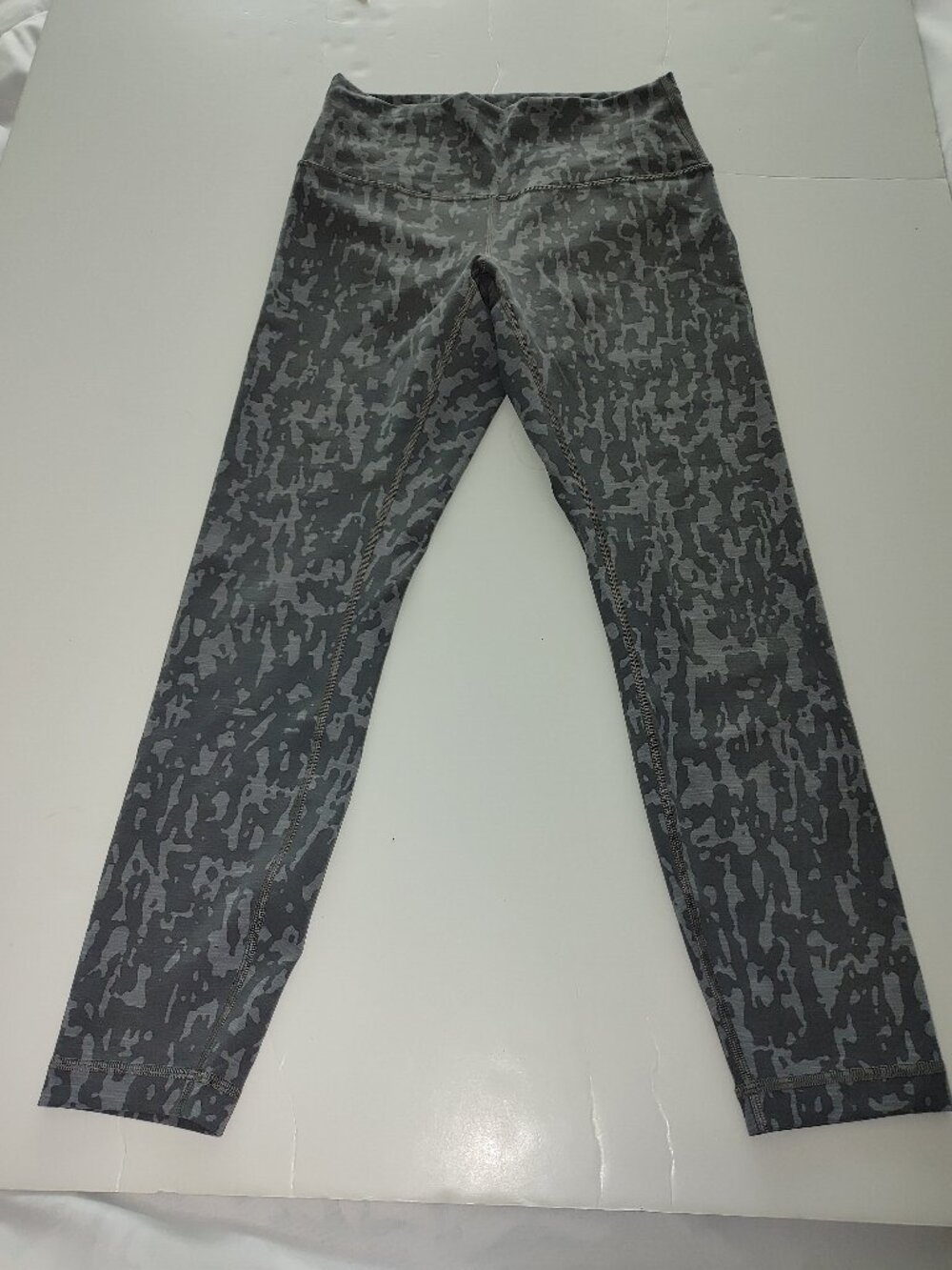 LULULEMON Woman's High Rise Stretched Leggings Size 8 NWOT